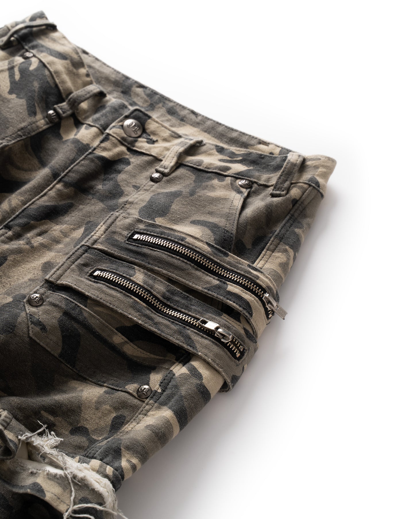 VL DISTRESSED CAMO JORTS