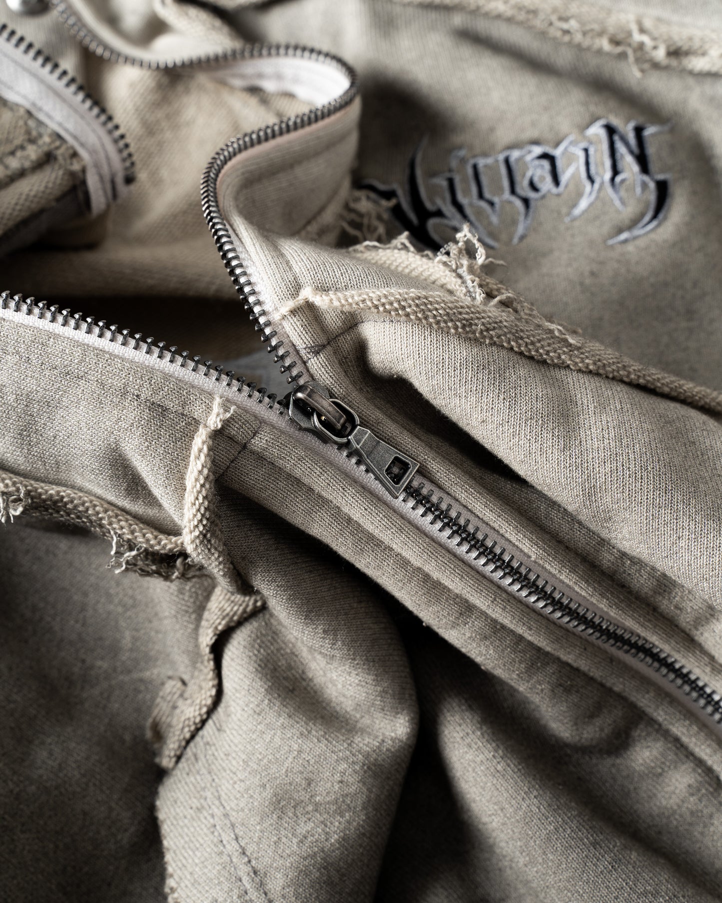 VL LAYER EMBROIDERY HOODIE