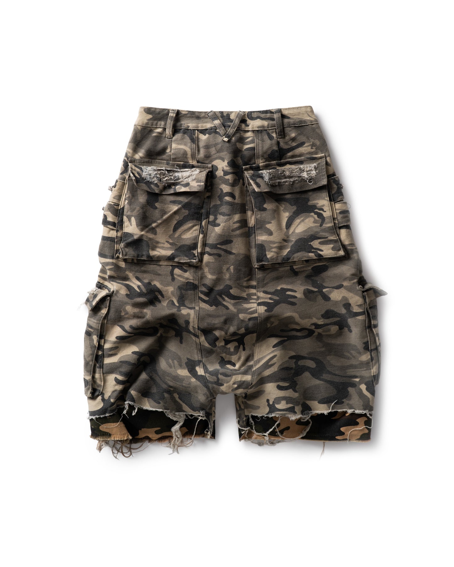 VL DISTRESSED CAMO JORTS